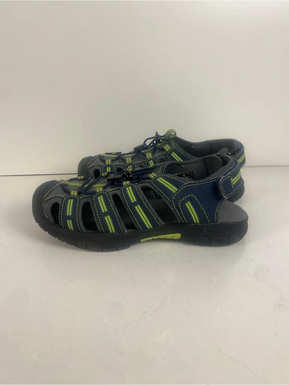 KHOMBU Dillon Gray Green Outdoors Water Hiking Shoes Size 4